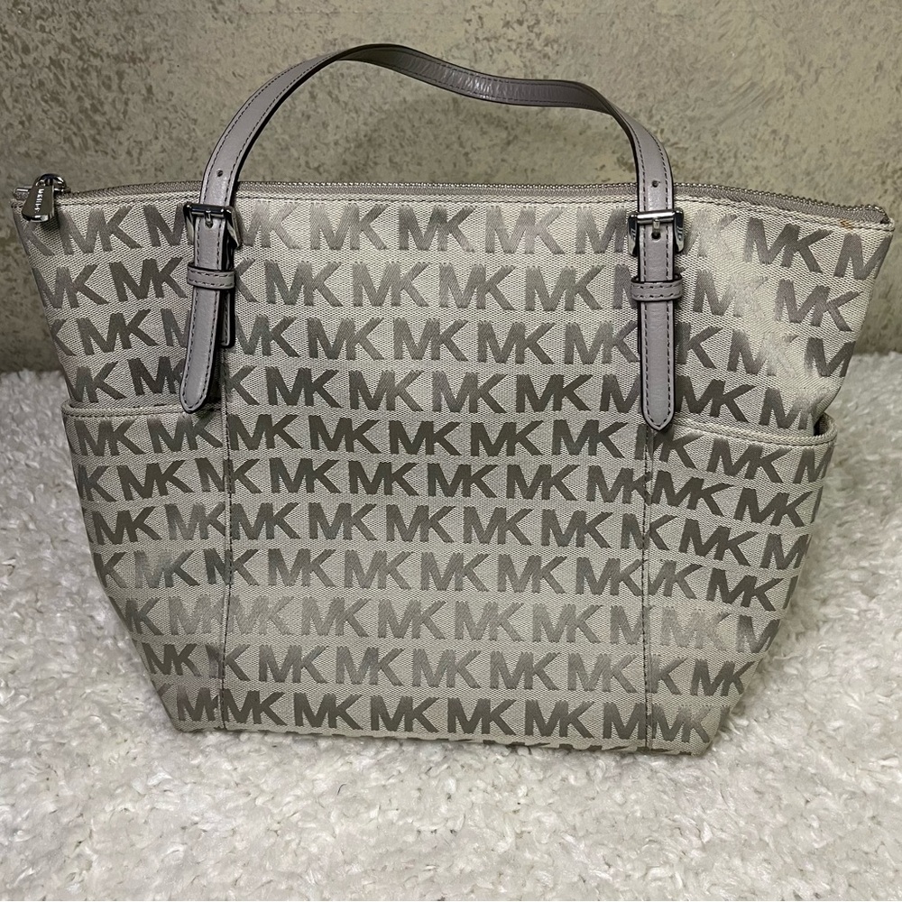 Michael Kors Jet Set bag gray